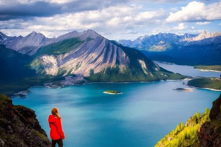 Three Iconic Lakes & Johnston Canyon: Rockies Adventure Tour