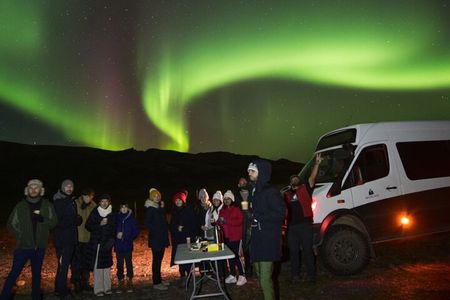 Northern Lights 4×4 Tour with Pastries and Cocoa from Reykjavik