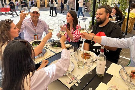 Rialto Farmers Market Food Tour in Venice with Wine Tasting & Guided Sightseeing