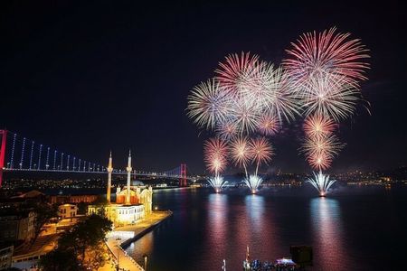 Istanbul Bosphorus New Year Dinner Cruise Party 2026