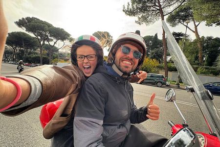 Roma Vespa Tour & Traditional Roman Food and Extras 