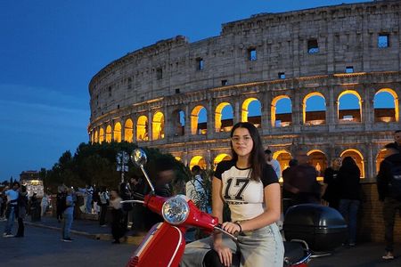 Roma Private Solo Vespa Tour with Pick Up, Drop Off and Tiramisu