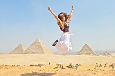 Private Guided Tour to Pyramids of Giza and Sphinx