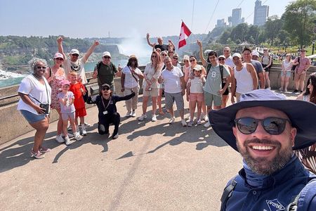 Niagara Falls Walking Tour with Boat Cruise