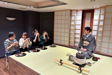 Kyoto Nishiki Market Walk Tour with Tea Ceremony Experience