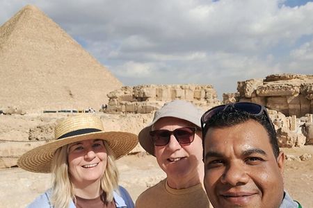 VIP Giza Pyramids & Sphinx Tour