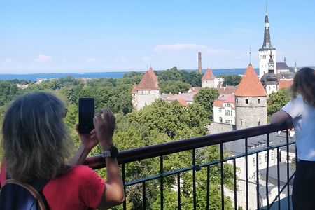 Tallinn Private Walking Tour with a Local
