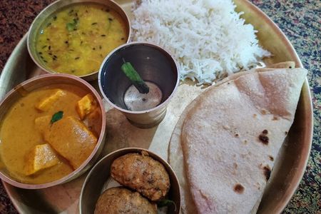 Rishikesh: Sattvic Cooking Class : Cook & Dine With Miss Anju