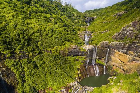 Hiking Experience in Mauritius: Tamarind Falls (seven cascades)