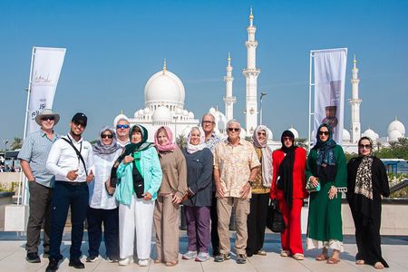 Abu Dhabi Mosque and Louvre Museum with Lunch from Dubai