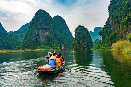 From Ha Noi: Ninh Binh Hoa Lu Tam Coc or Trang An Mua Cave
