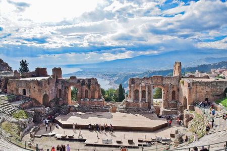 Taormina Castelmola : private cruise tour from Messina