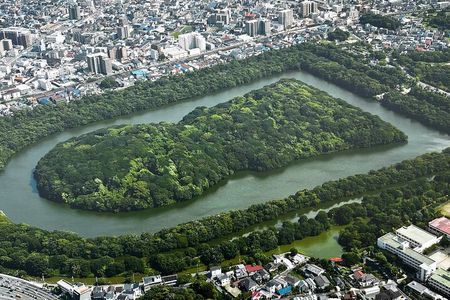 Sakai Mozu Kofun Tombs Tour and Tea Ceremony