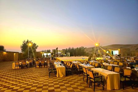 Dubai: Premium Desert Red Dunes 4x4 Pick/Drop 5* Dinner LiveShows