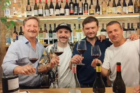 Wine Tasting Experience with Local Food Pairings in Naples
