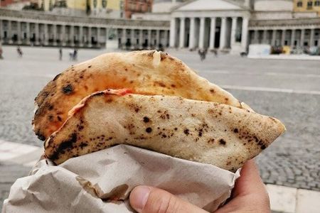 Naples Street Food Experience with local guide - Small Group Tour