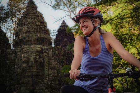 Siem Reap: Angkor Wat Sunrise Bike Tour & Jungle Breakfast