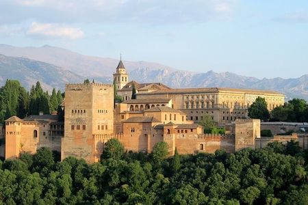Granada Tour and Alhambra Guided Tour from Seville