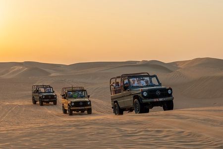 Dubai: Al Marmoom Oasis Vintage Safari: Camels, Stargazing & Meal