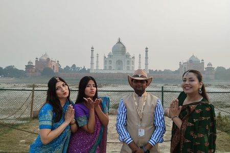 From Delhi: Luxury Group tour of Agra by Car- TOP RATED TOUR
