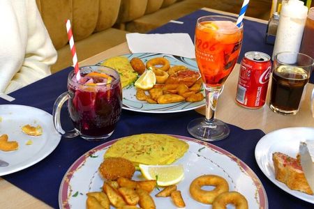 Tapas Tasting Bike/E-Bike Tour in Barcelona