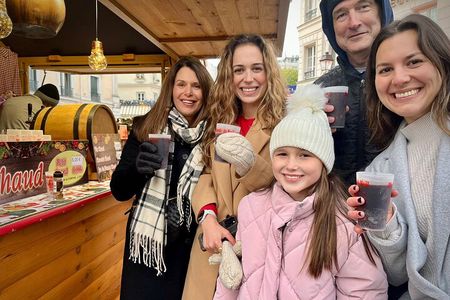 Montmartre Food Tour with Christmas Market and Festive Tastings