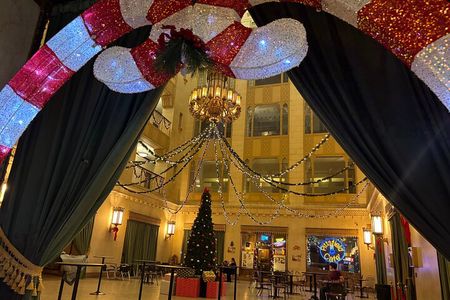 Chicago Architecture and True Crime Tour: Christmas Edition