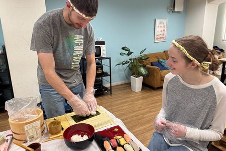 Tsukiji Fish Market Sushi Workshop with a Sushi Chef