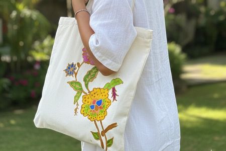 Bali Batik Workshop: Relaxing Art Therapy & Tote Bag Painting