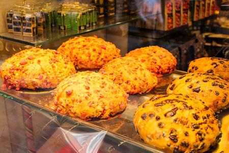 Lyon Old Town Food Tour with 6 French Delicacies & Fine Wine