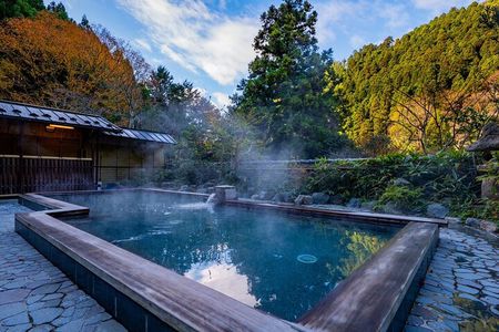 Guide tour of Japanese bathing culture at Kurama onsen