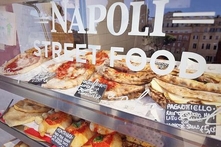 Guided tour of Naples combined with a street food tasting.