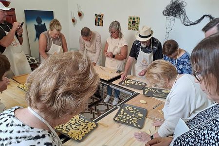Bari Old Town Tour with Orecchiette and Dessert Class