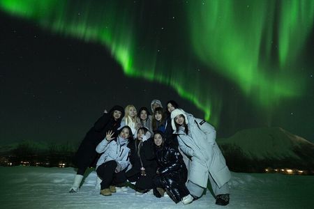 Tromsø: Northern Lights Minibus Tour / Local Guide & Free Photos