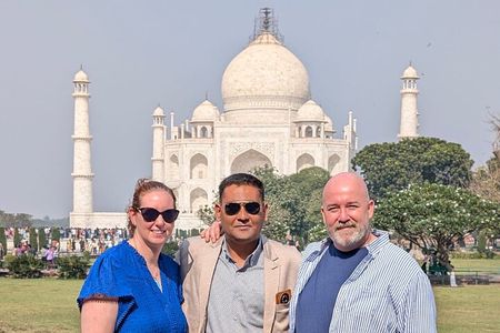 Taj Mahal Sunrise and Agra Fort Private Guided Tour