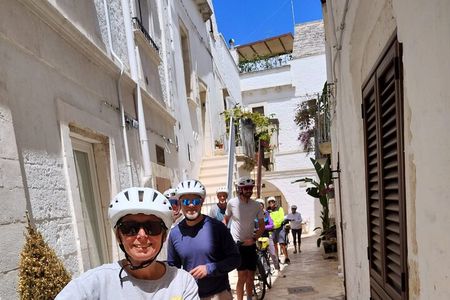 Smart & easy ebike tour in the Itria Valley: Martina Franca - Locorotondo