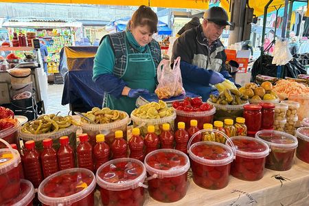 Piata Centrala Food Tour with Tastings