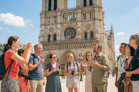 Notre Dame Cathedral: Exterior Guided Tour & Unscheduled Access