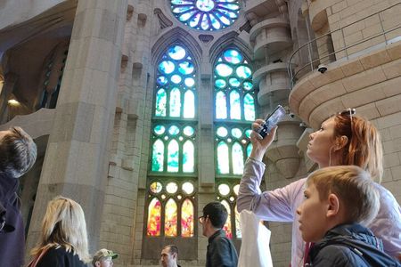 Sagrada Familia & Official Guide Private or Small Group Tour