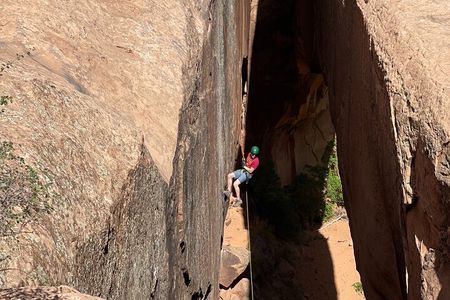 Moab Rappeling Adventure: Medieval Chamber Slot Canyon