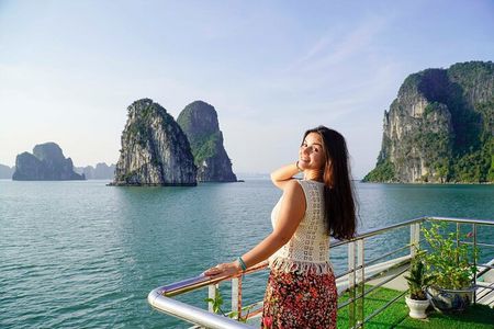 Halong Premium Day Cruise, Buffet, Cave, Kayak & Transfer