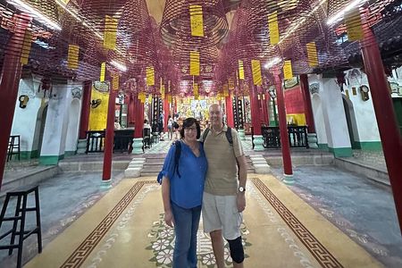 Hoi An old Town private walking Tour with Man owner 