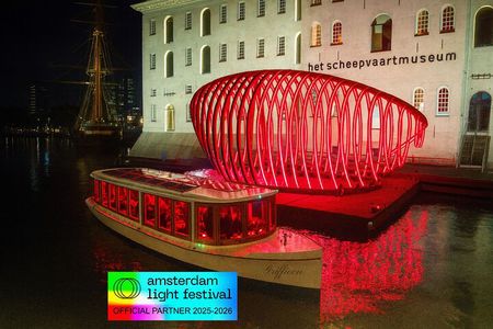Amsterdam Light Festival: Saloon Boat Cruise + Hot Drinks & Bite