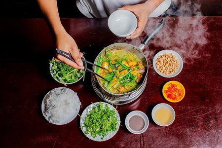 Hungry Hanoi Food Tour with 15+ Tastings