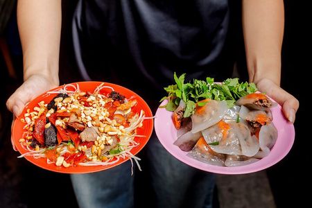 Hanoi Dusk Food Tour with 15+ Tastings