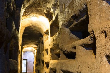 Hidden Rome: Catacombs and Underground Tour with Transport