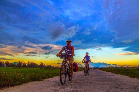 Private Hoi An Evening Food Tastings Tour by Bike