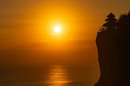 Uluwatu Beach and Cliff Tour with Kecak Fire Dance