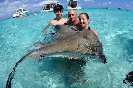 Stingray City Sandbar, Snorkel, Star fish Beach (Family operated)
