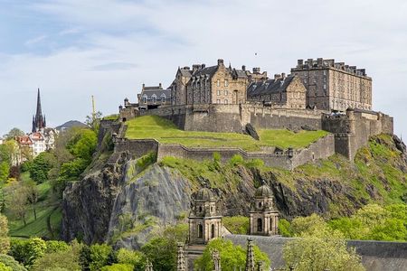 Discover Edinburgh’s Secrets on a Guided Old Town Walking Tour